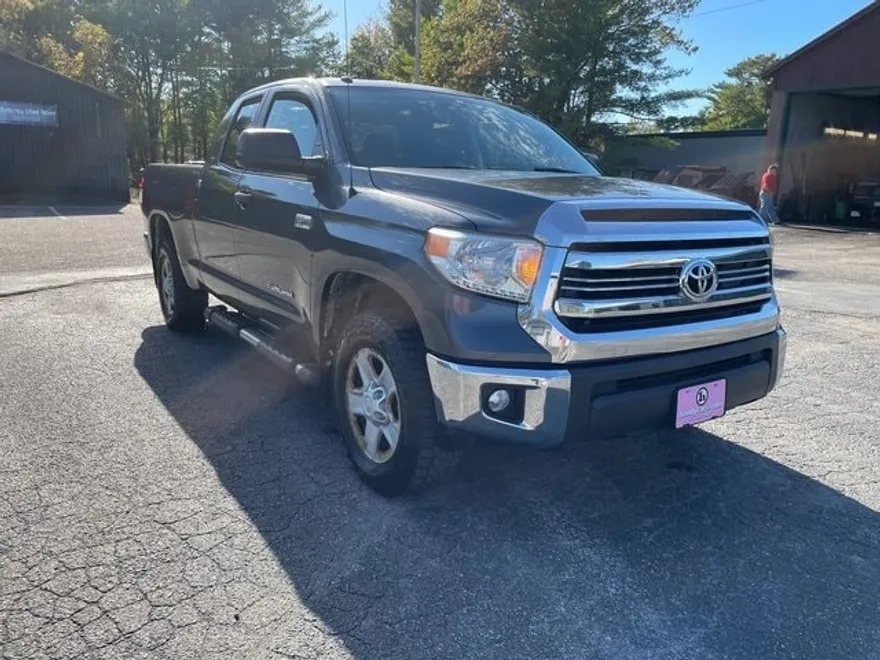 2016 Toyota Tundra SR5 Double Cab photo 1