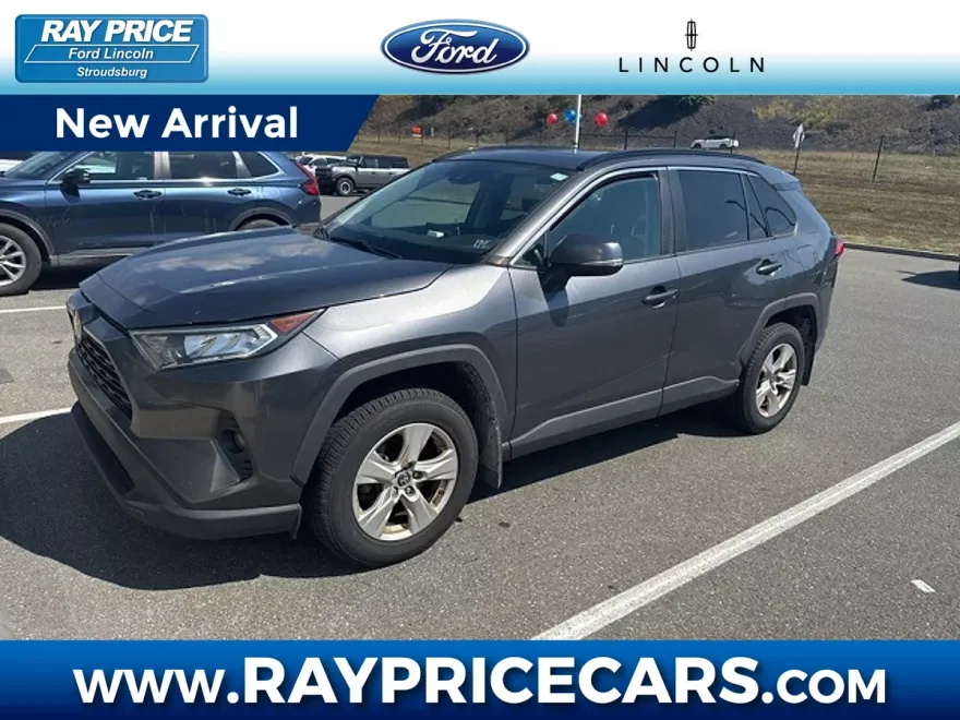 2021 Toyota RAV4 XLE photo 1