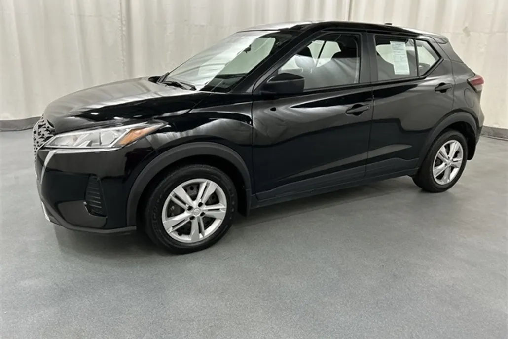 2023 Nissan Kicks S photo 1