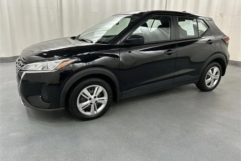 2023 Nissan Kicks S photo 1