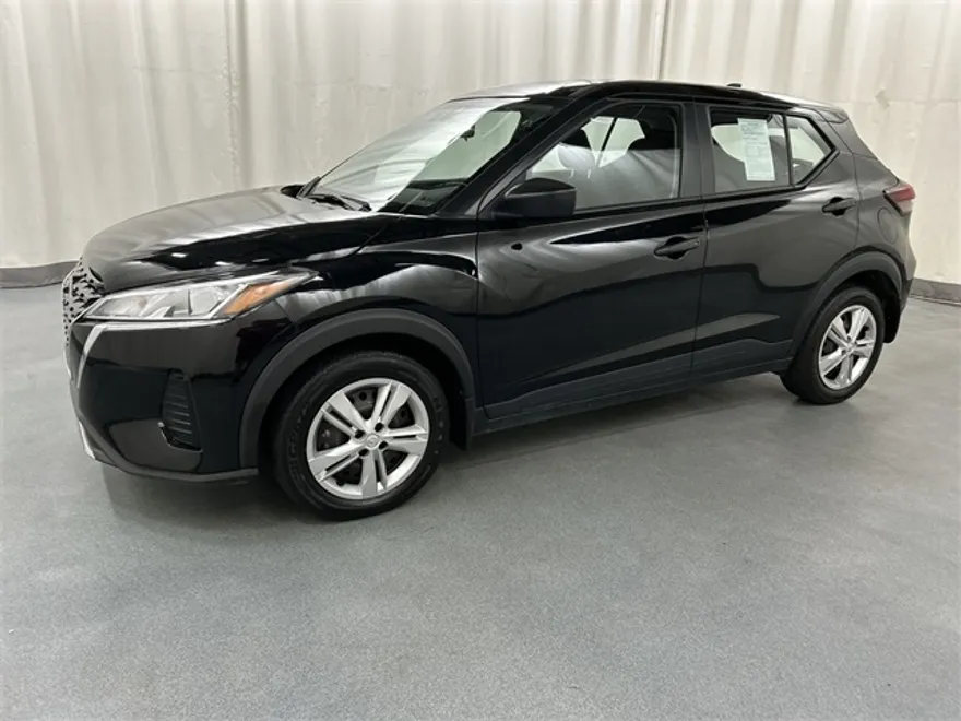 2023 Nissan Kicks S photo 1