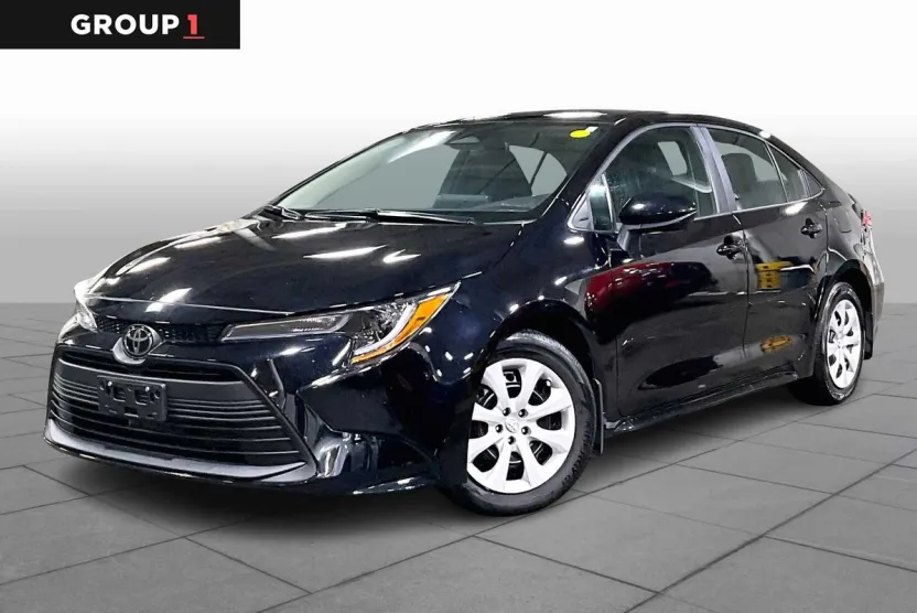 2025 Toyota Corolla LE photo 1