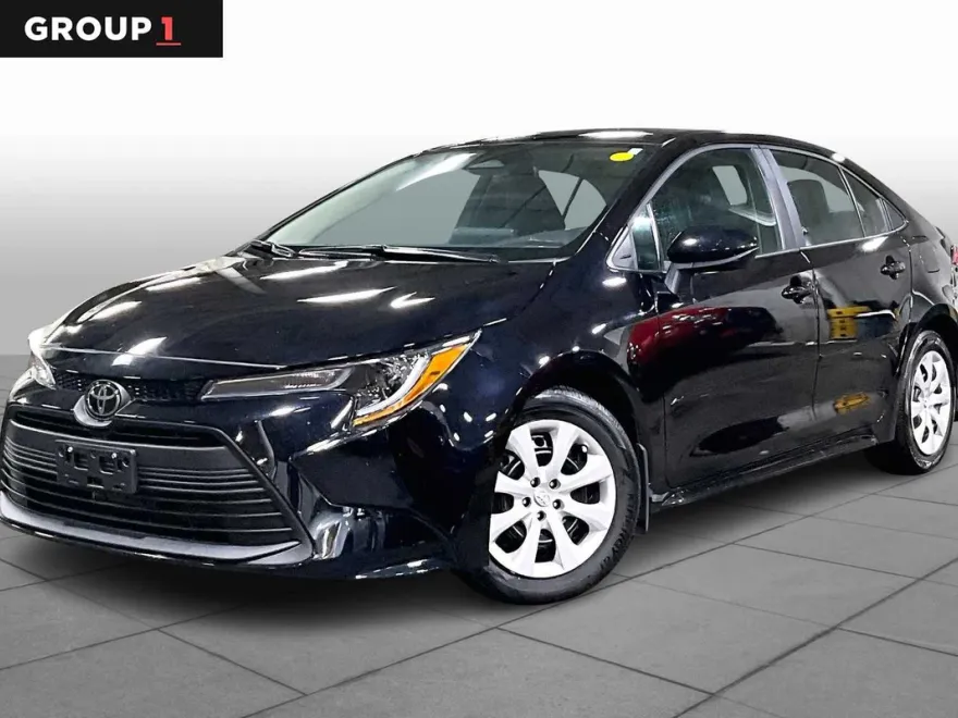 2025 Toyota Corolla LE photo 1