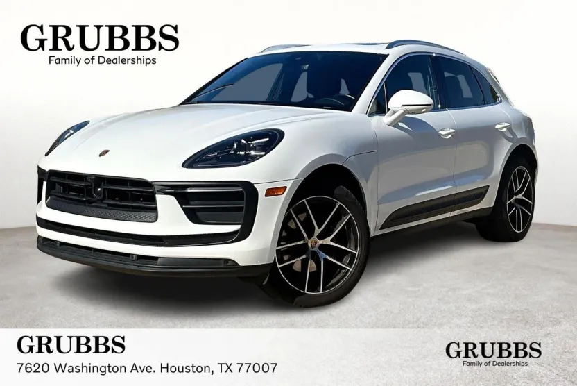 2023 Porsche Macan T photo 1