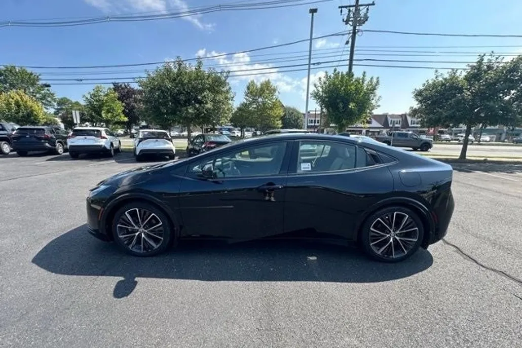 2024 Toyota Prius XLE photo 1