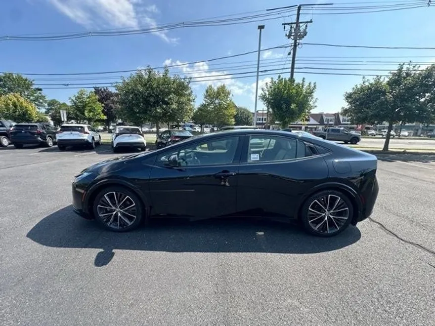 2024 Toyota Prius XLE photo 1
