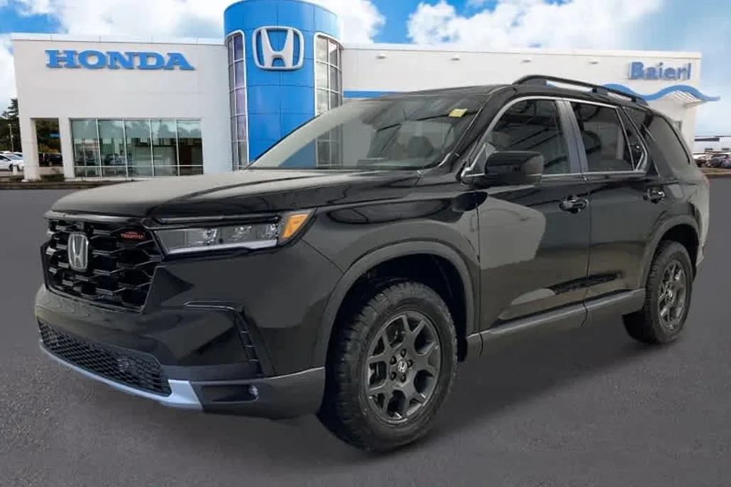 2025 Honda Pilot TrailSport photo 1