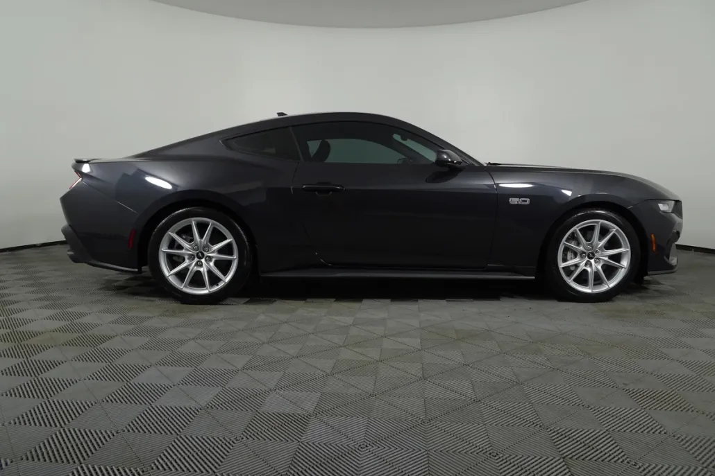 2024 Ford Mustang GT Premium photo 1