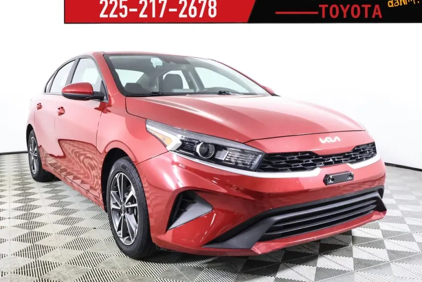 2023 Kia Forte LXS photo 1