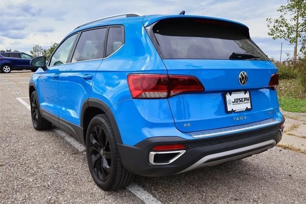 2022 Volkswagen Taos SE photo 1