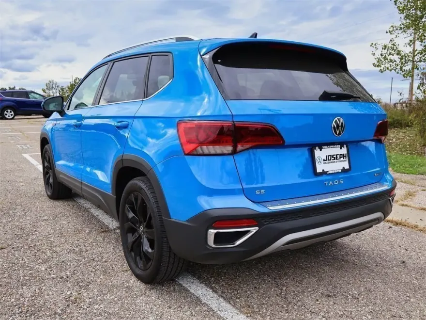 2022 Volkswagen Taos SE photo 1