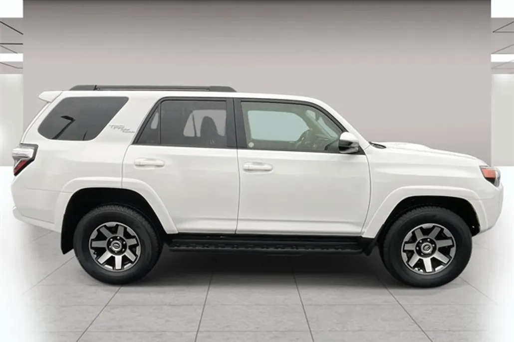 2024 Toyota 4Runner TRD Off-Road photo 1