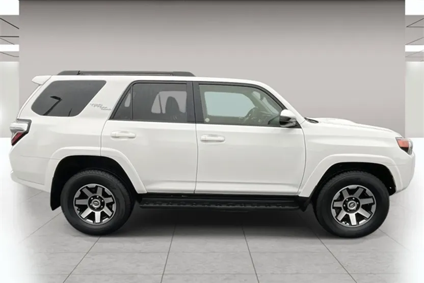 2024 Toyota 4Runner TRD Off-Road photo 1