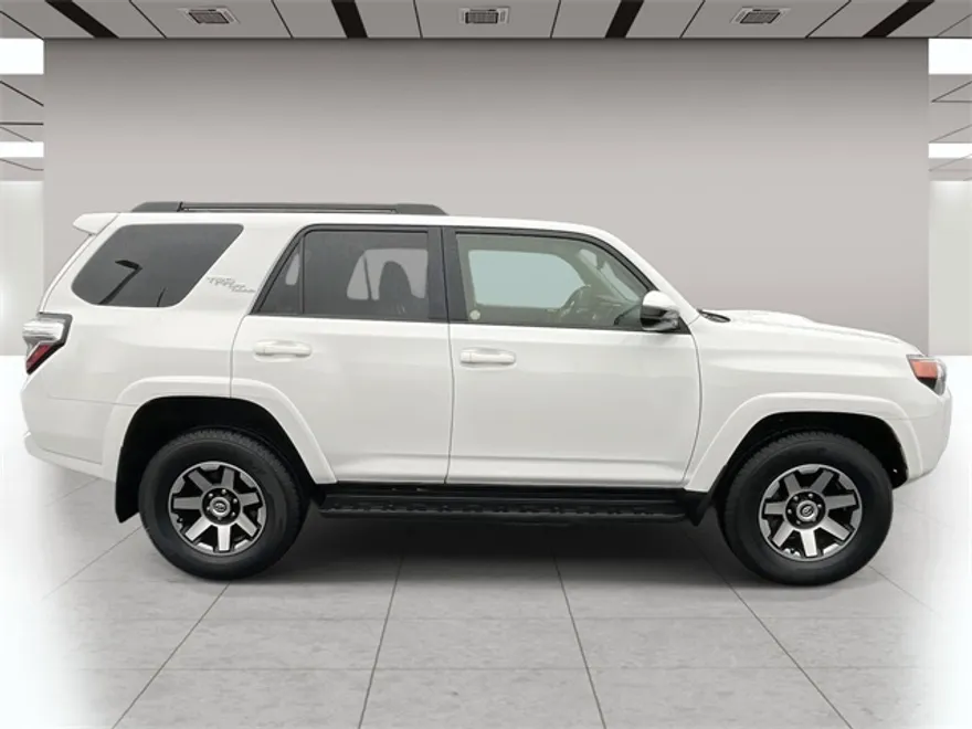 2024 Toyota 4Runner TRD Off-Road photo 1
