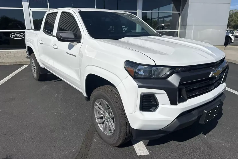 2026 Chevrolet Colorado LT photo 1