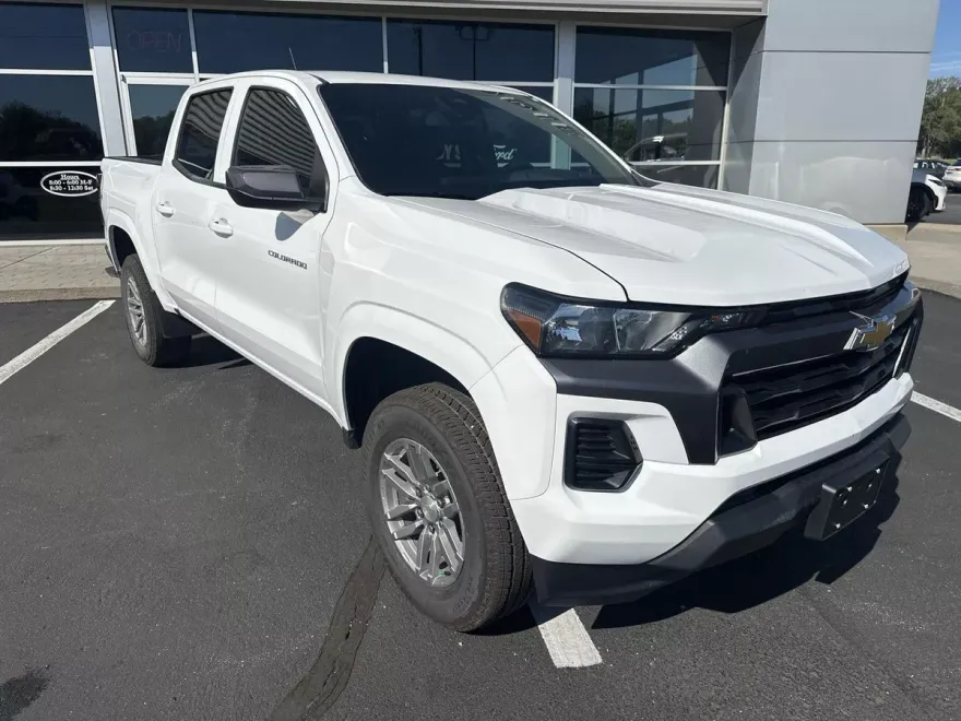 2026 Chevrolet Colorado LT photo 1