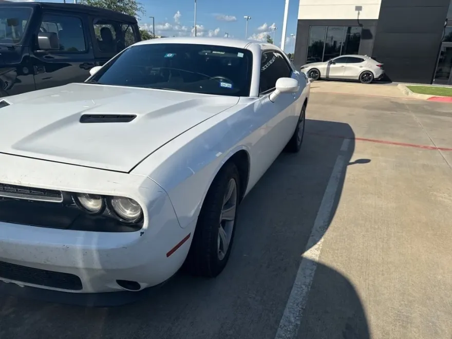 2015 Dodge Challenger SXT photo 1