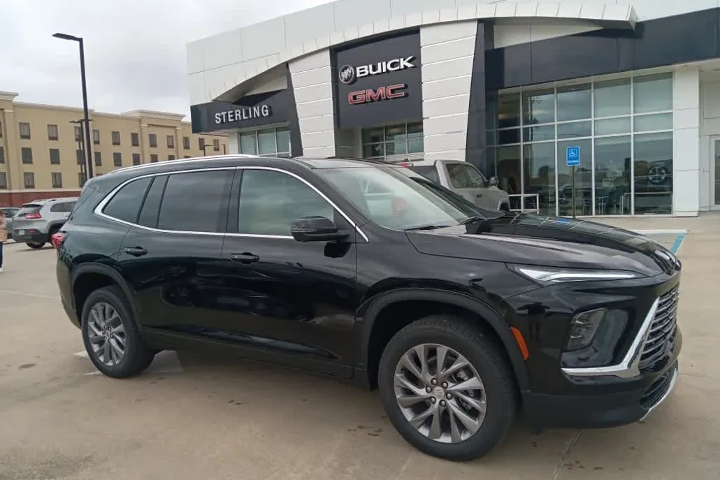 2025 Buick Enclave Preferred photo 1