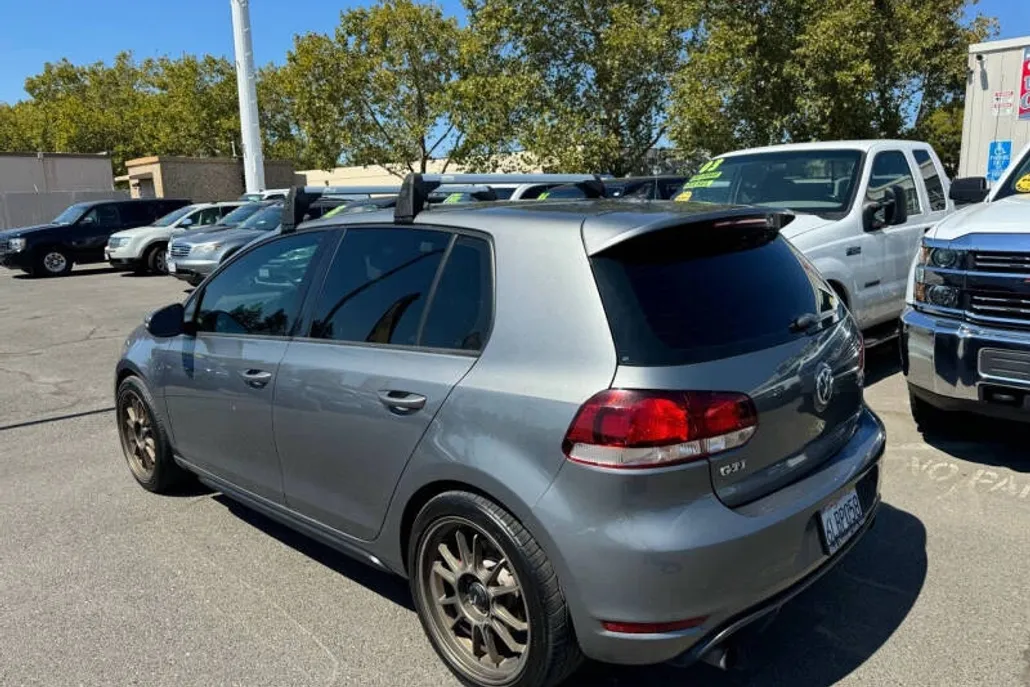 2010 Volkswagen Golf GTI Base photo 1
