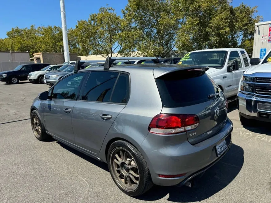 2010 Volkswagen Golf GTI Base photo 1