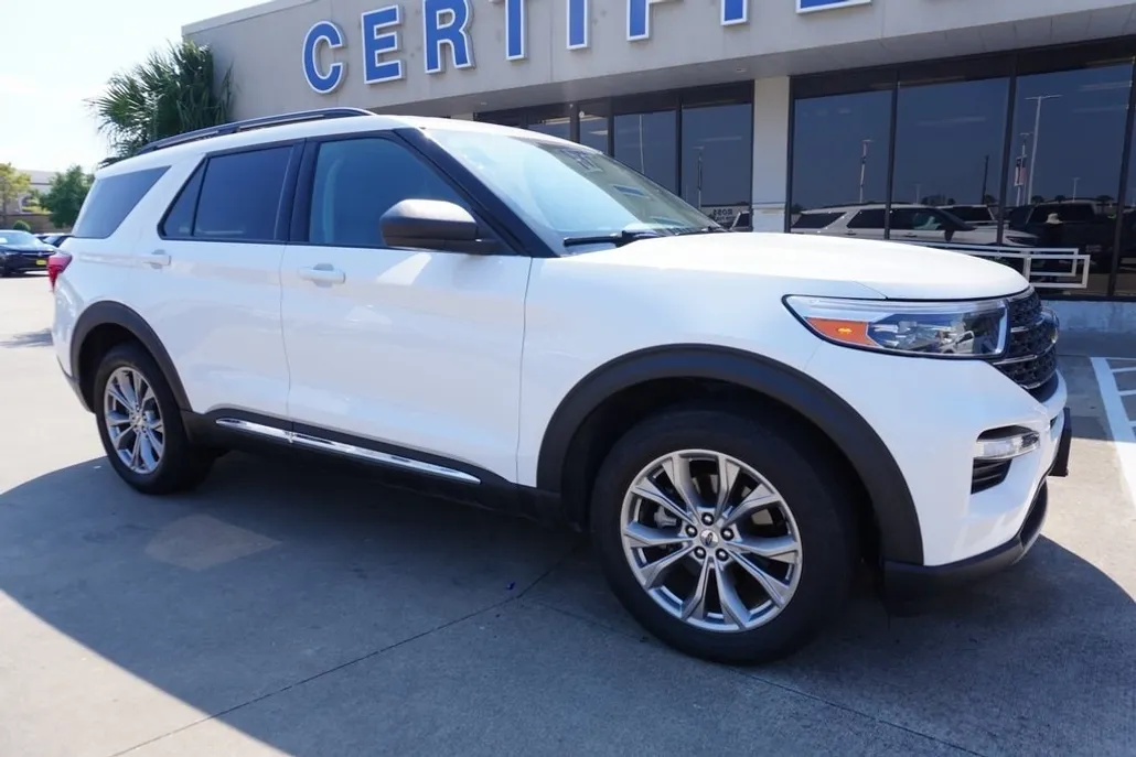 2022 Ford Explorer XLT photo 1