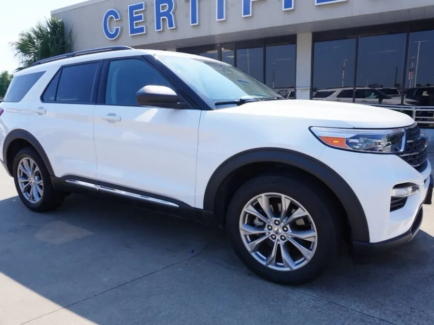 2022 Ford Explorer XLT photo 1