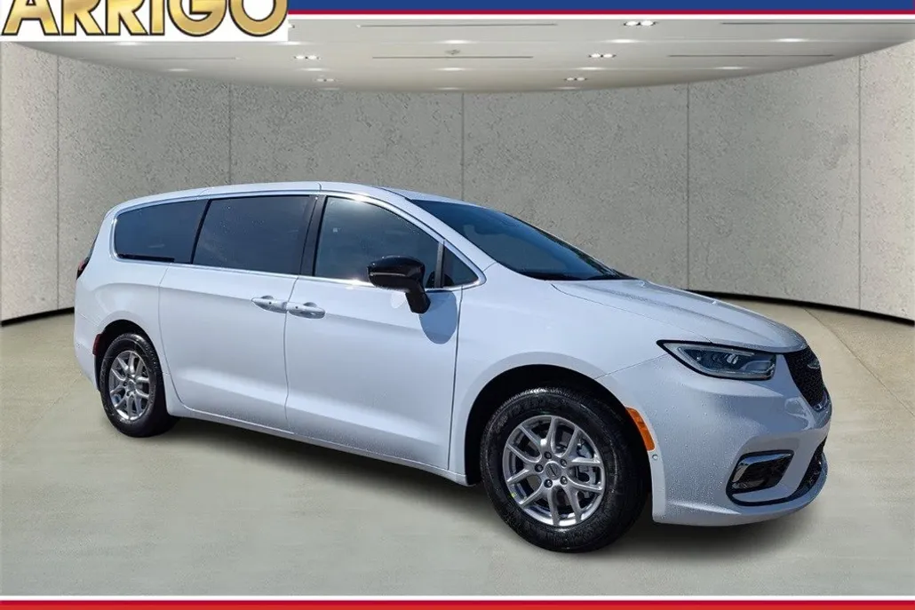 2025 Chrysler Pacifica photo 1