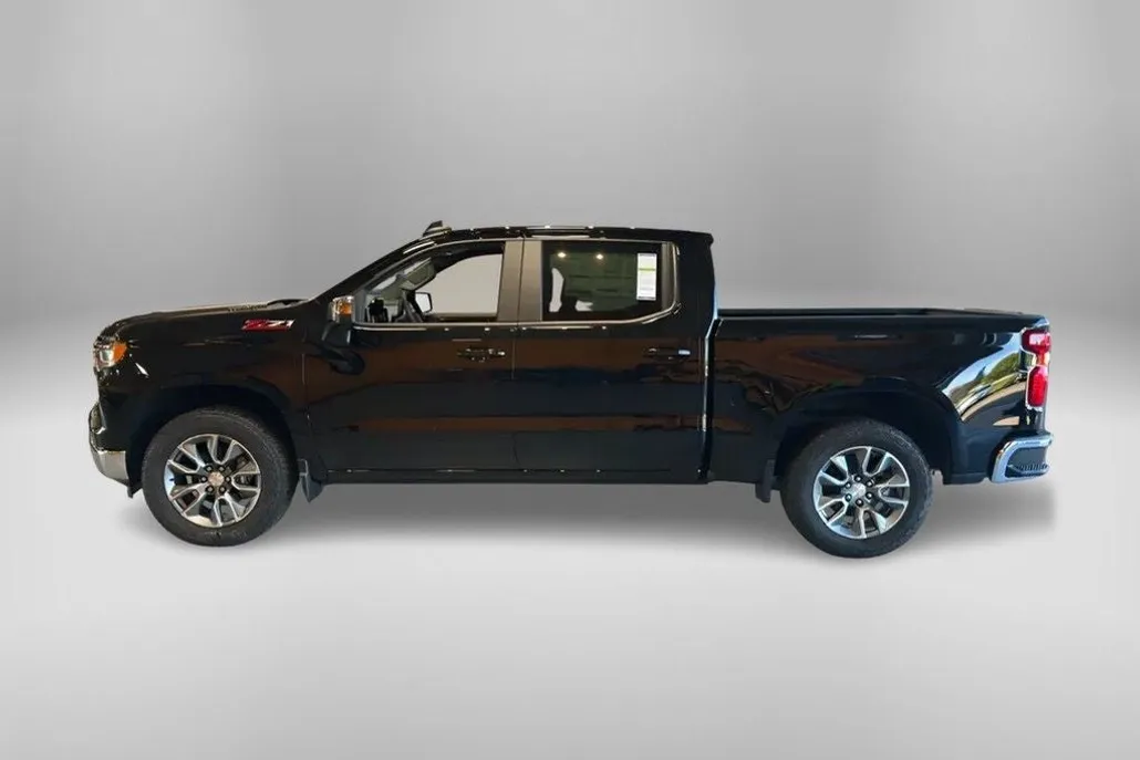 2025 Chevrolet Silverado 1500 LT photo 1
