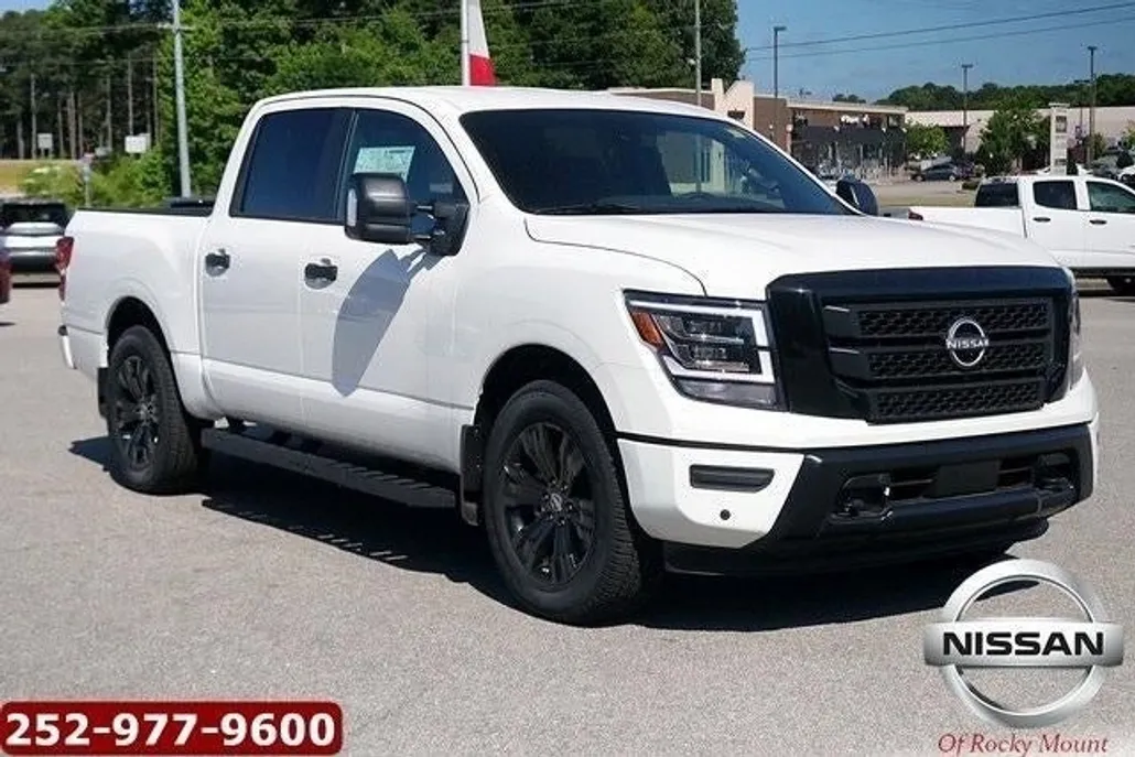 2023 Nissan Titan Crew Cab SV photo 1