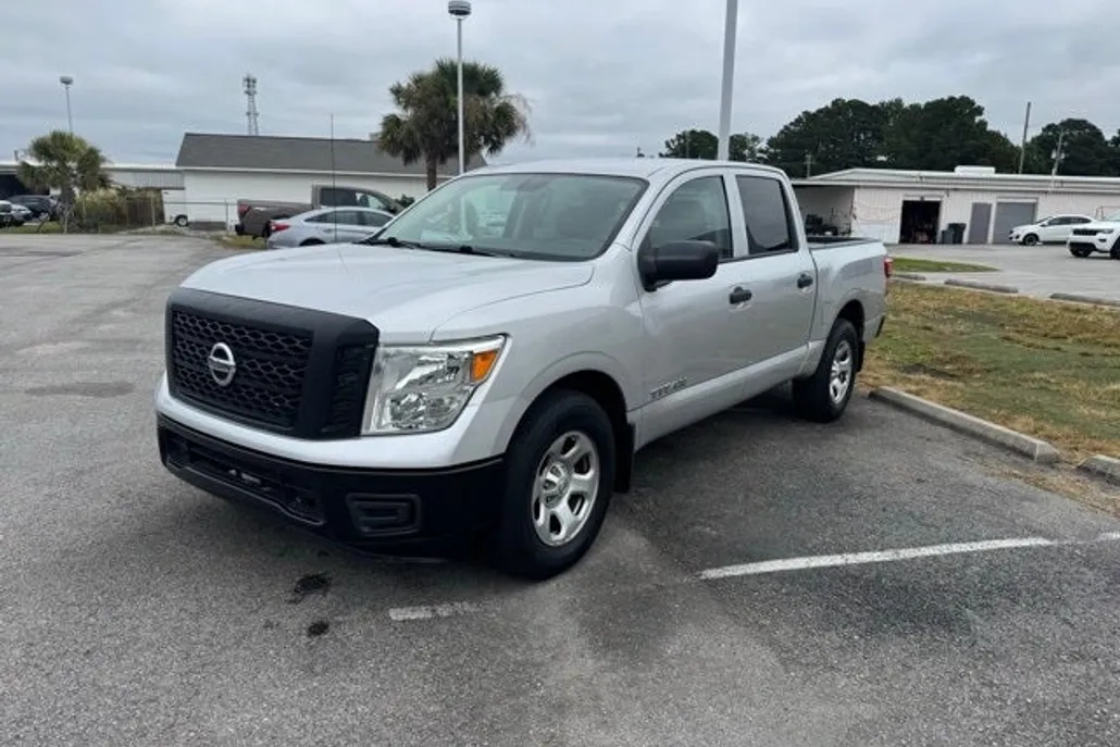 2017 Nissan Titan S photo 1