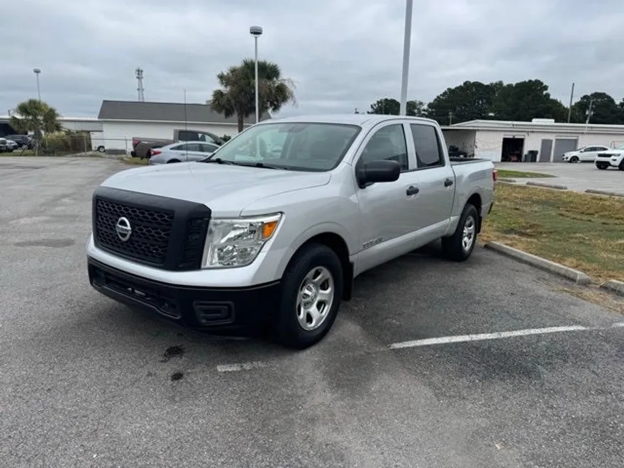 2017 Nissan Titan S photo 1