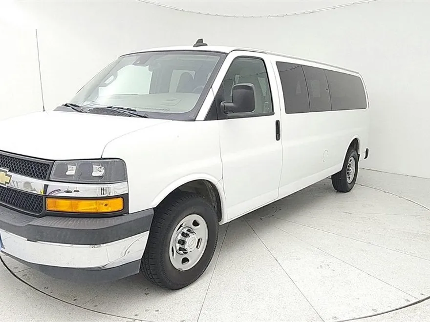 2019 Chevrolet Express Passenger 3500 LT photo 1
