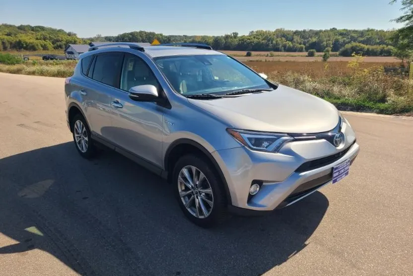 2017 Toyota RAV4 Hybrid Limited photo 1