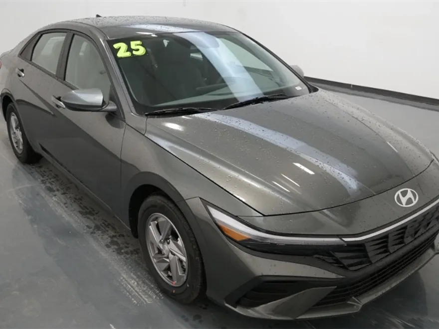 2025 Hyundai Elantra SE photo 1