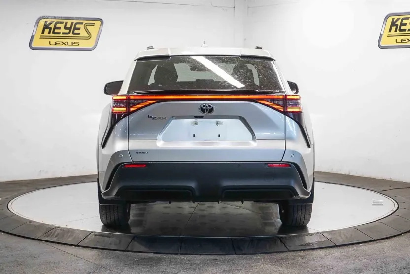 2024 Toyota bZ4X XLE photo 1