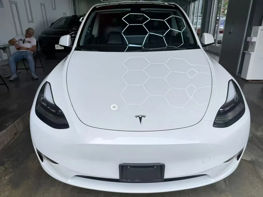 2022 Tesla Model Y Long Range photo 1