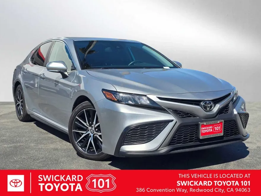 2022 Toyota Camry SE photo 1