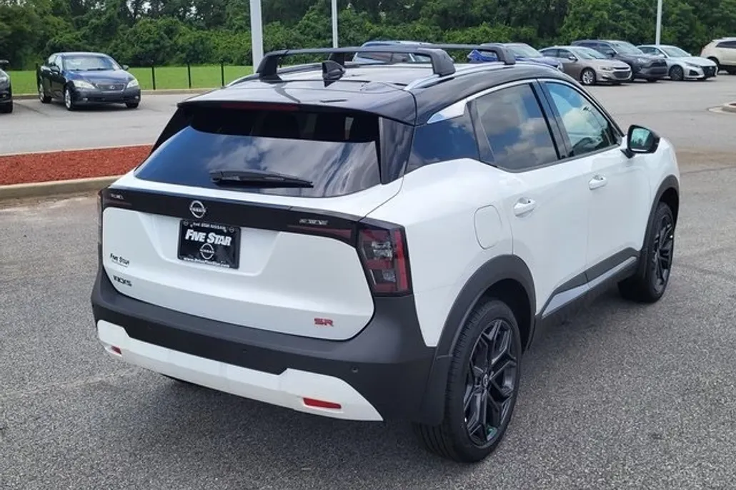 2025 Nissan Kicks SR photo 1