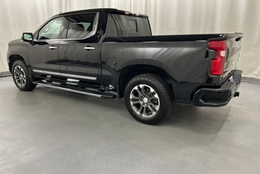 2025 Chevrolet Silverado 1500 High Country photo 1
