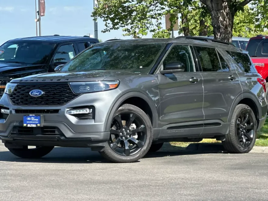 2024 Ford Explorer ST-Line photo 1