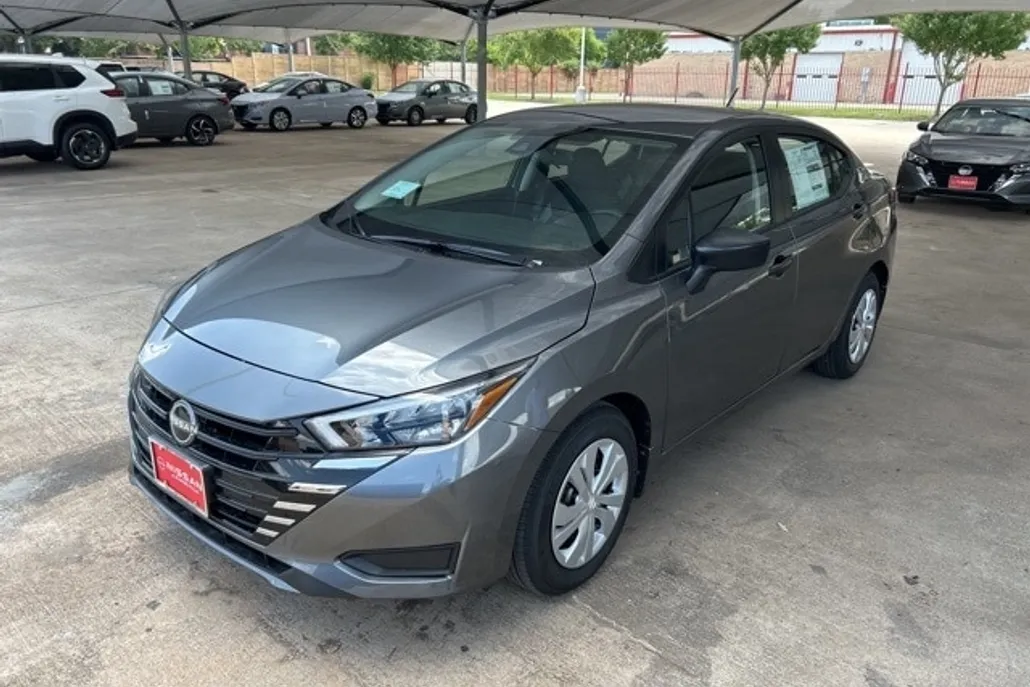 2025 Nissan Versa 1.6 S photo 1