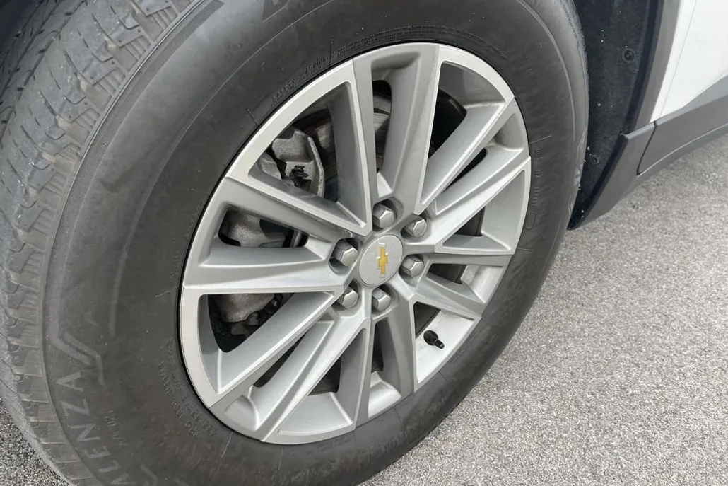 2023 Chevrolet Traverse Leather photo 1