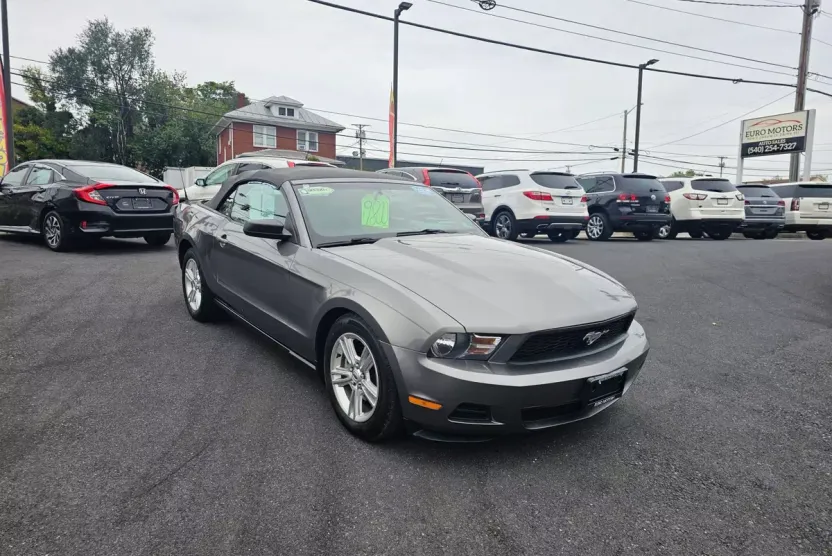 2010 Ford Mustang Convertible photo 1