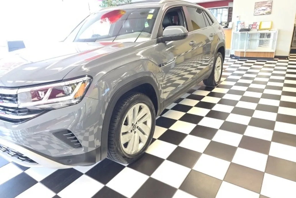 2022 Volkswagen Atlas Cross Sport V6 SE Technology photo 1
