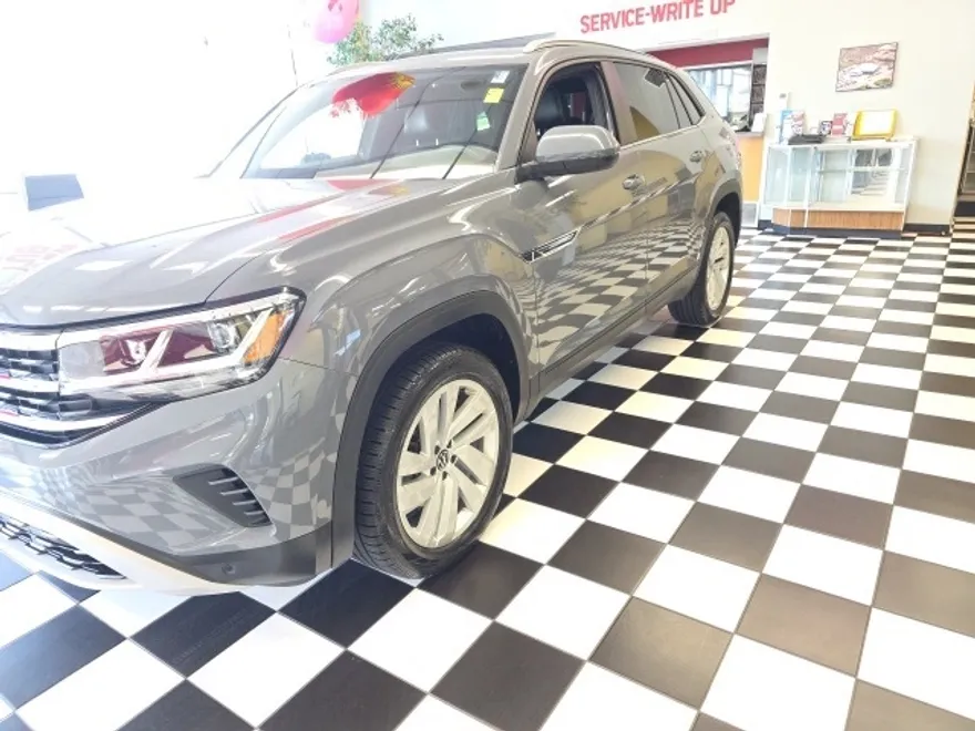 2022 Volkswagen Atlas Cross Sport V6 SE Technology photo 1