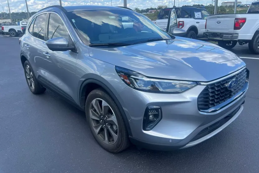 2023 Ford Escape Platinum photo 1