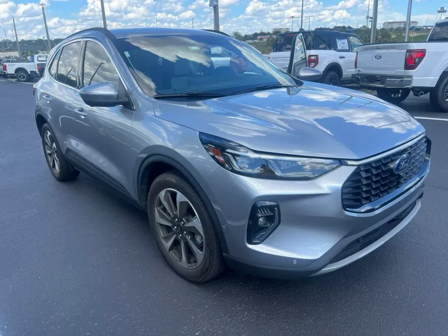 2023 Ford Escape Platinum photo 1
