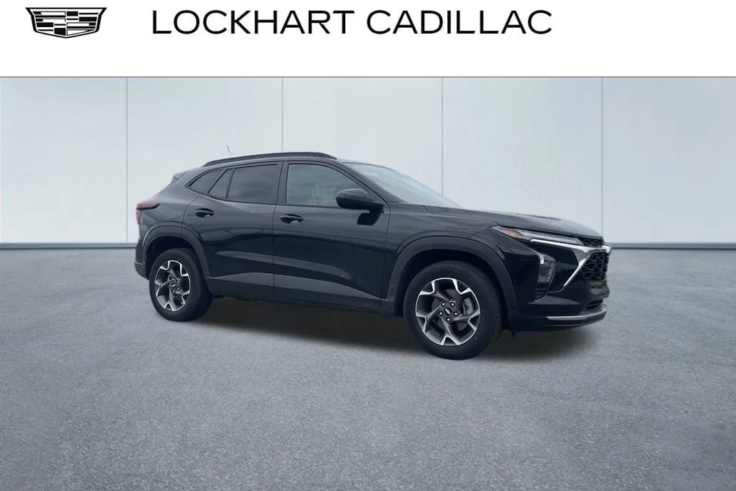 2024 Chevrolet Trax LT photo 1
