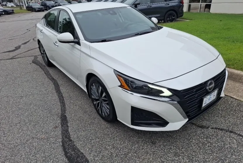 2023 Nissan Altima 2.5 SV photo 1