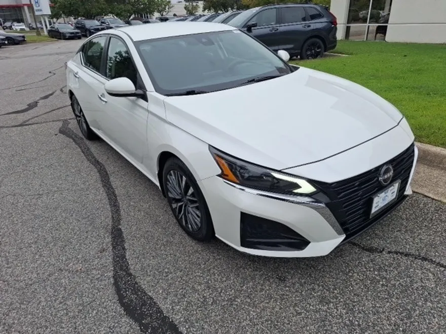 2023 Nissan Altima 2.5 SV photo 1